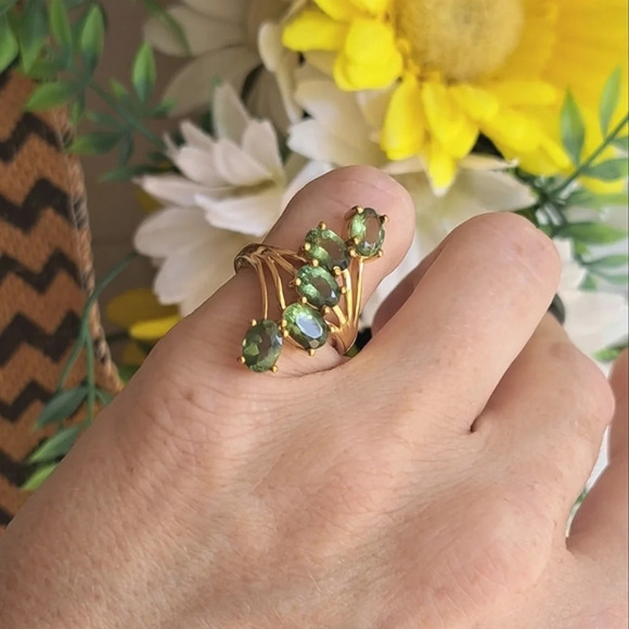 Natural Green Apatite 5 Stone Elongated Ring. - Picture 6 of 7